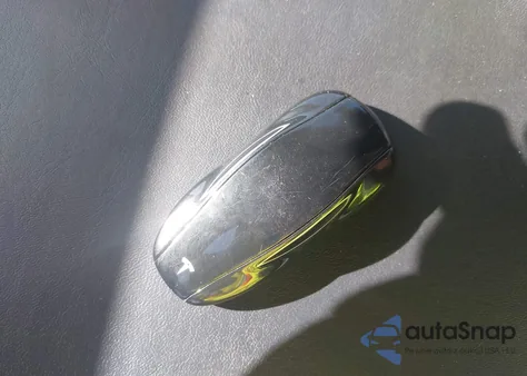 2019 Tesla Model 3 Long Range/Performance z USA, uszkodzony, nr VIN 5YJ3E1EB6KF437391